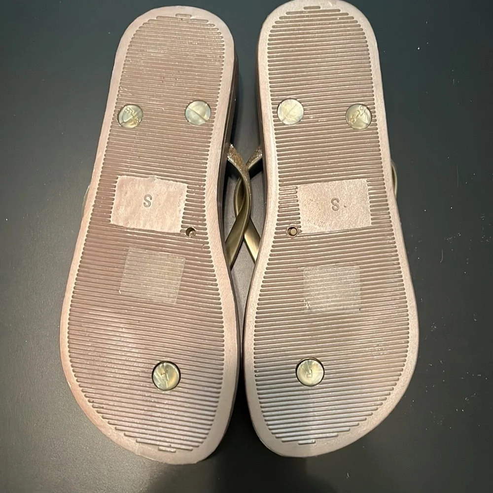 SO flip flops - Picture 2 of 5